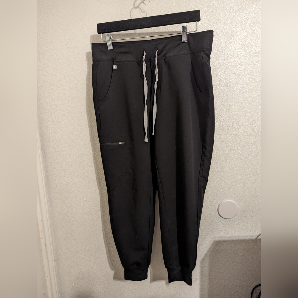 Figs black scrub bottom side zipper pocket size medium